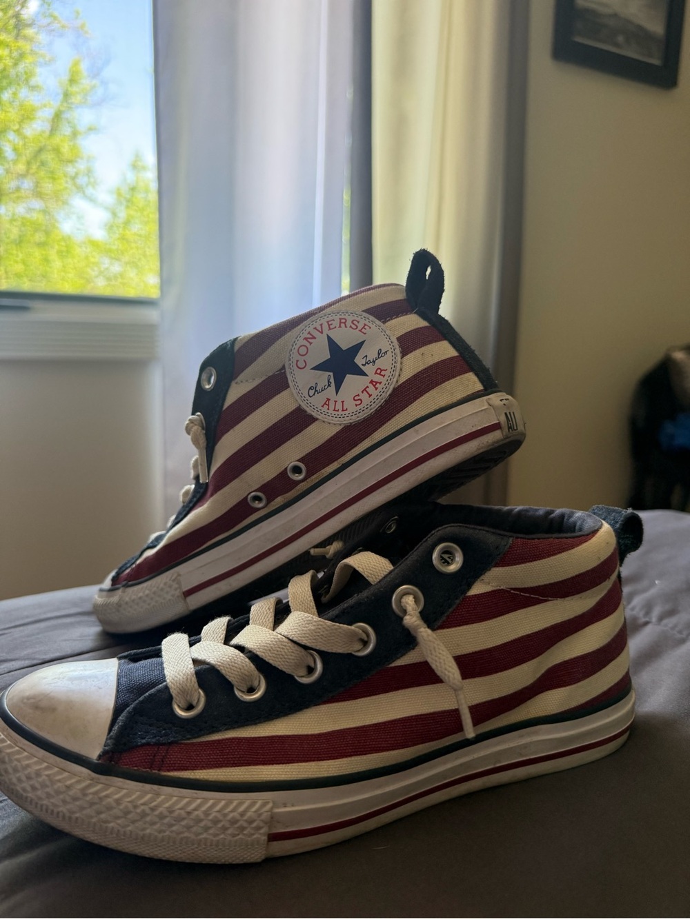 Flag converse mens size 5 and woman size 7. Y2K. Vintage